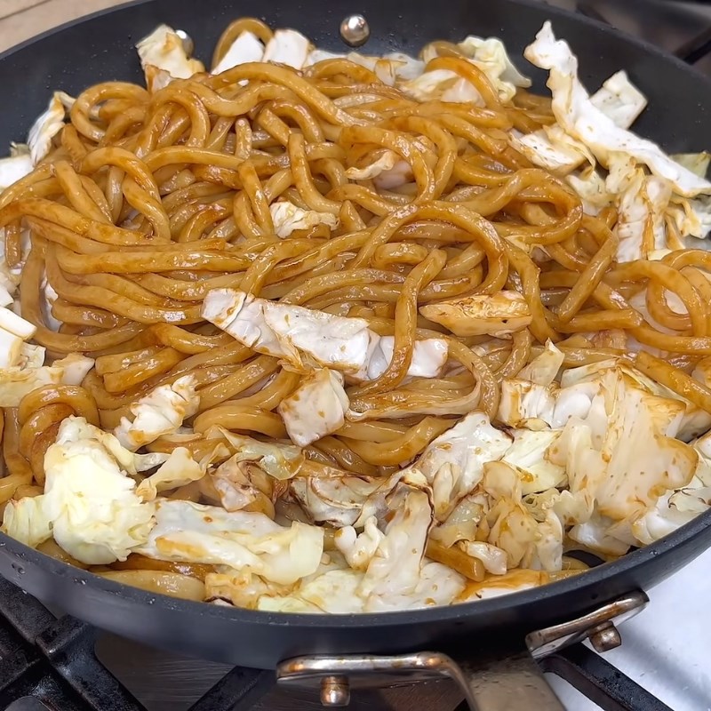 Bước 6 Hoàn thiện món mì udon xào bò Mì udon xào bò