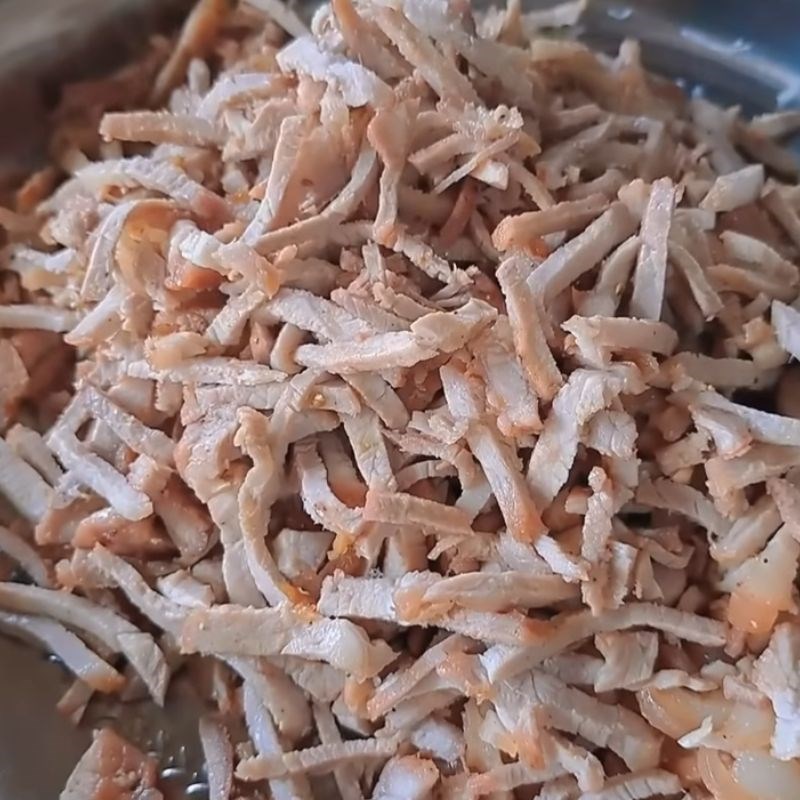 Bước 2 Khìa thịt và trộn bì thơm ngon đậm đà Bánh tầm bì nước cốt dừa