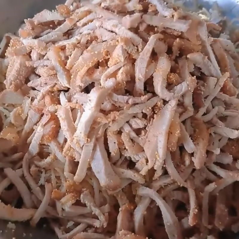 Bước 2 Khìa thịt và trộn bì thơm ngon đậm đà Bánh tầm bì nước cốt dừa