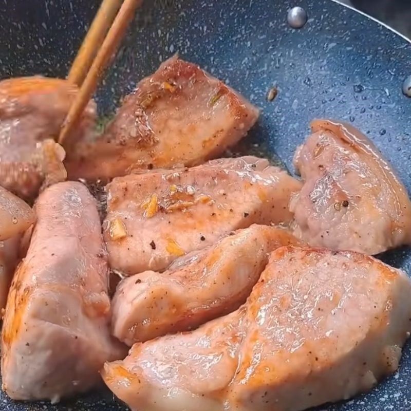 Bước 2 Khìa thịt và trộn bì thơm ngon đậm đà Bánh tầm bì nước cốt dừa