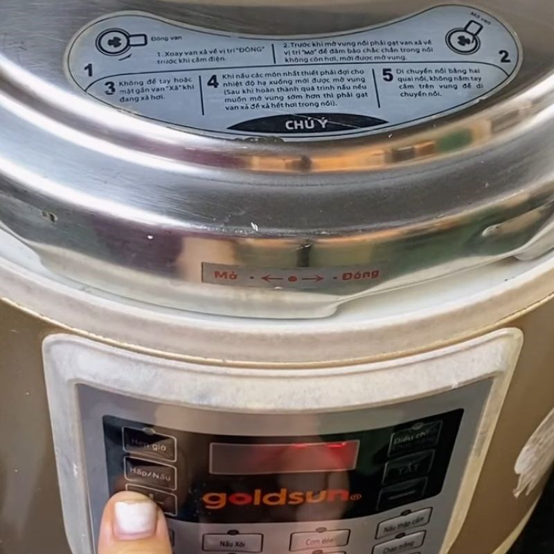 Bước 4 Kho cá mòi rục xương với nồi áp suất cá mòi kho rục xương