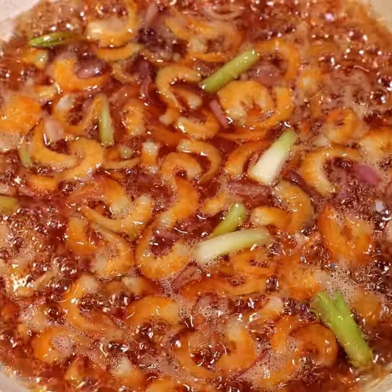 Bước 3 Kho tôm khô cùng nước sốt Trứng kho nước mắm