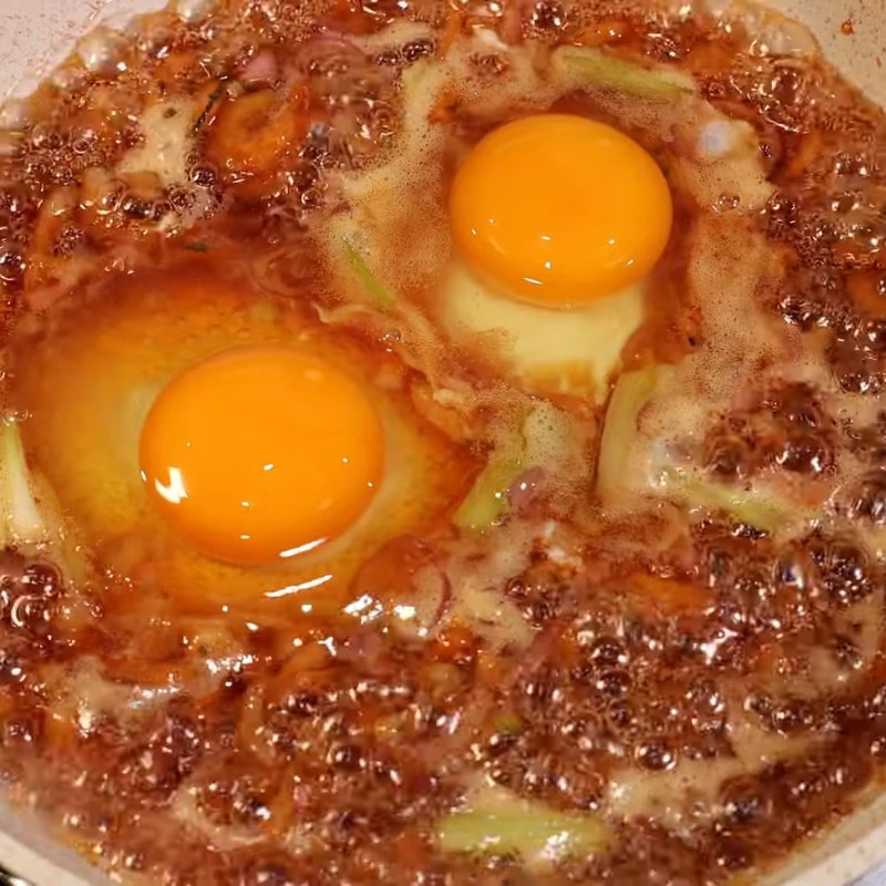 Bước 4 Kho trứng gà ngon chuẩn vị Trứng kho nước mắm