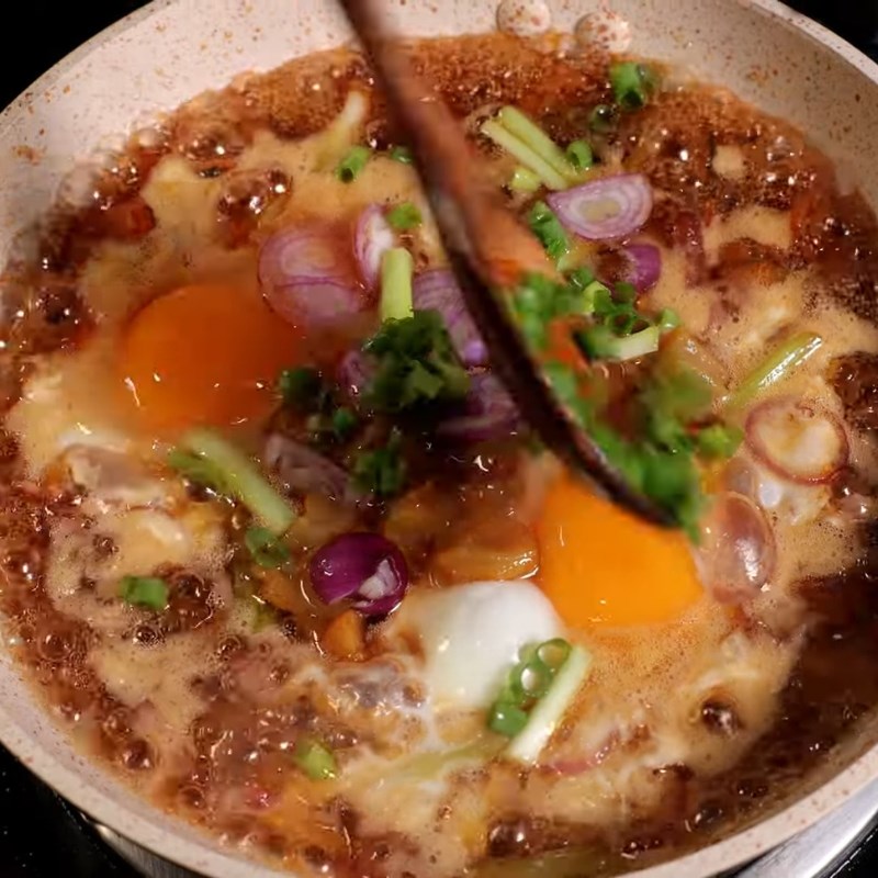 Bước 4 Kho trứng gà ngon chuẩn vị Trứng kho nước mắm