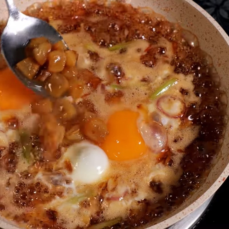 Bước 4 Kho trứng gà ngon chuẩn vị Trứng kho nước mắm