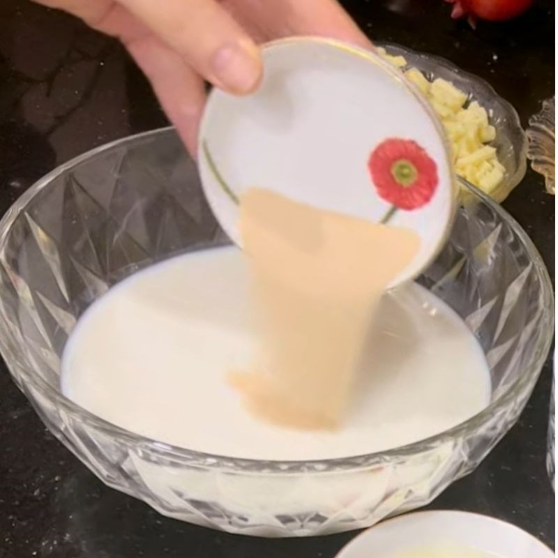 Bước 1 Kích hoạt men nở bánh bao bò phô mai