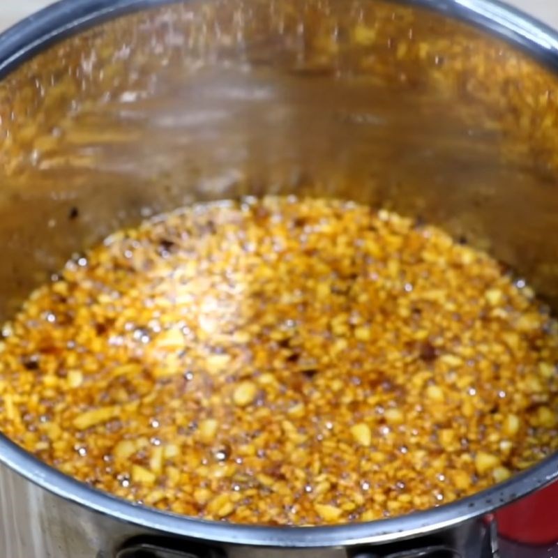 Bước 3 Làm dầu sa tế thơm lừng Bún chay Huế
