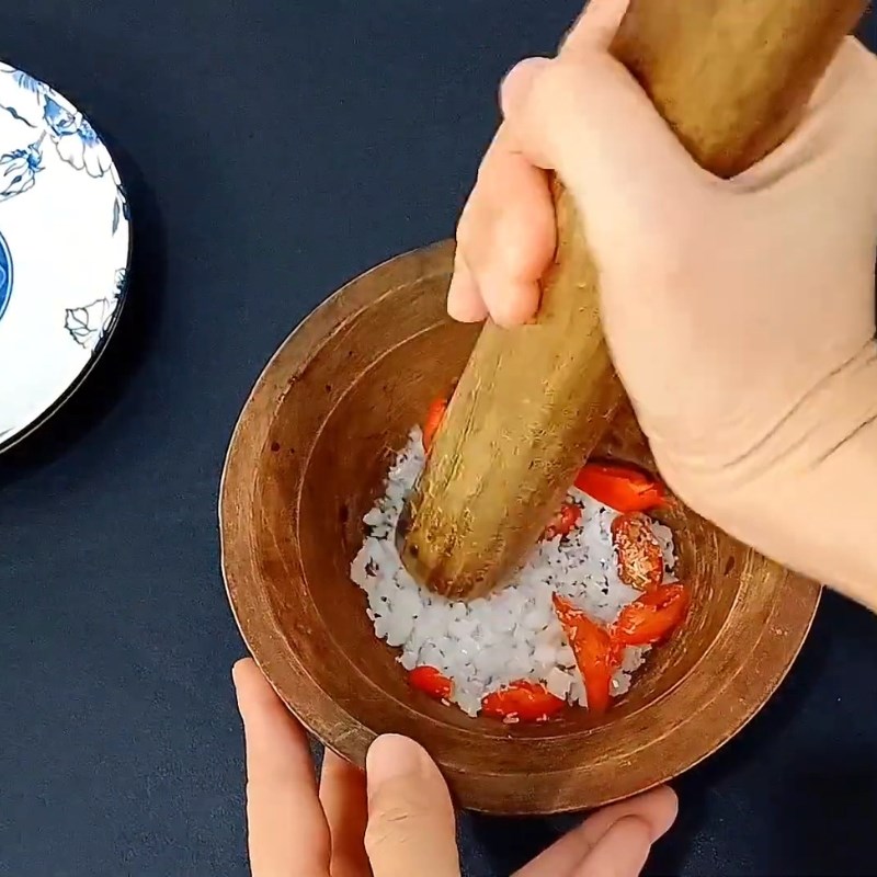 Bước 4 Làm muối chấm Gà hấp tỏi