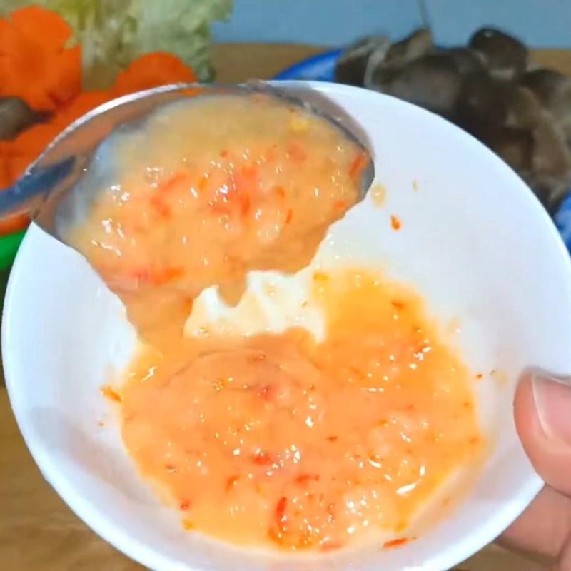Bước 4 Làm nước chấm muối ớt thần thánh Gà nấu nấm rơm