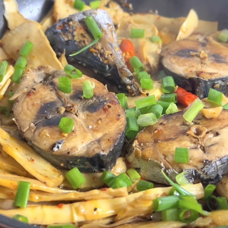 Bước 5 Làm nước sốt và kho cá ngừ đậm đà Cá ngừ kho măng