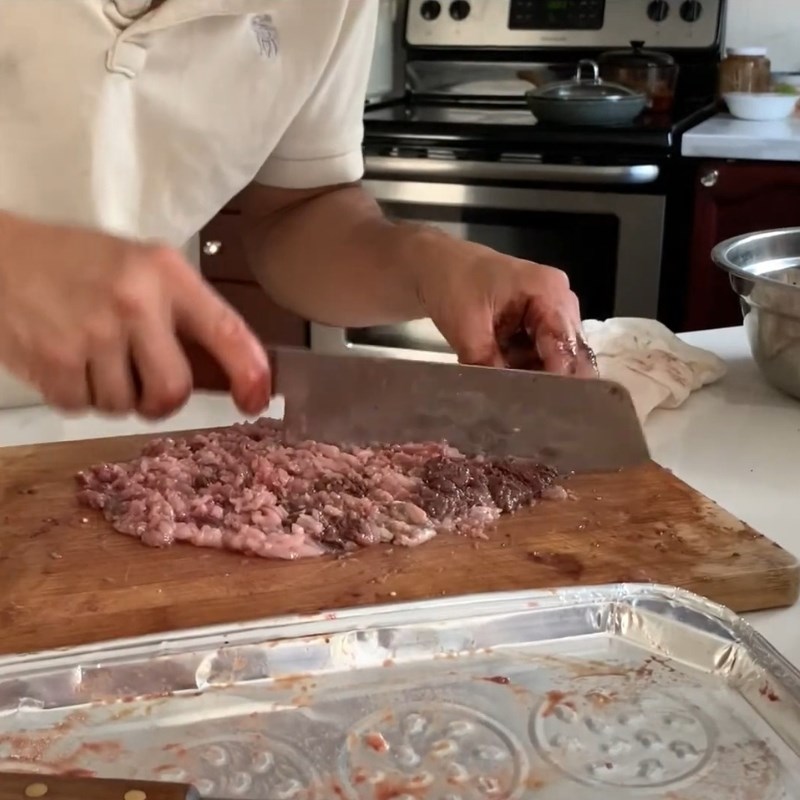 Bước 1 Làm sạch và lọc thịt cá ngừ Mắm ruột