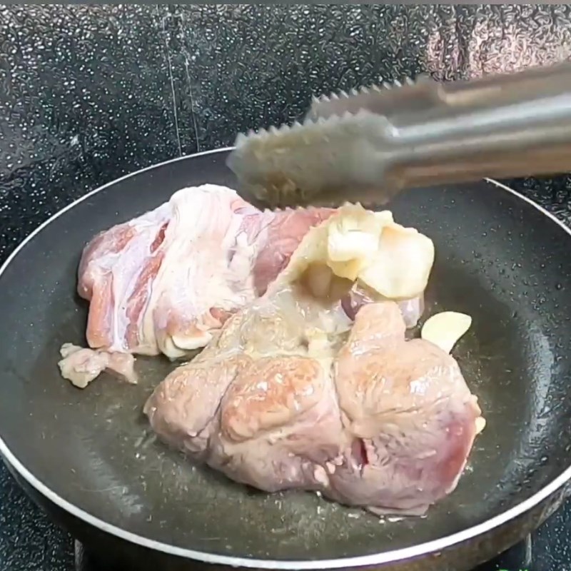 Bước 3 Làm sốt cà chua và chiên sơ thịt bò Bò nấu đốp