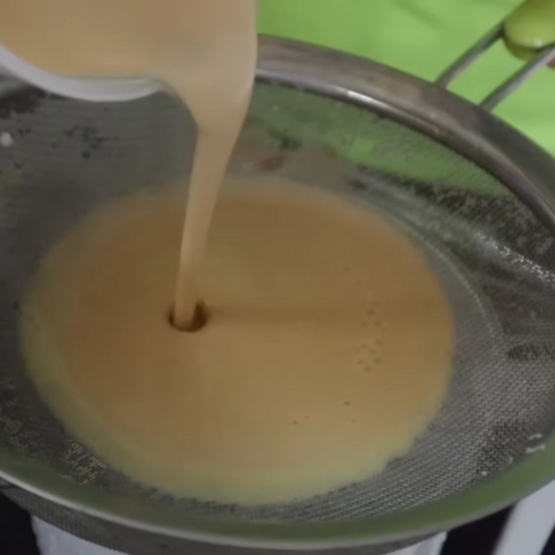 Bước 3 Lọc bột để có vỏ bánh crepe mịn màng bánh crepe Thái Lan