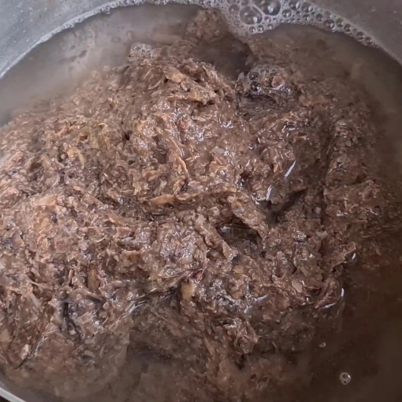 Bước 2 Lọc nước cua để có riêu cua Chả cua bún riêu