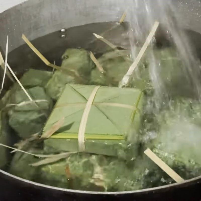 Bước 6 Luộc bánh chưng đúng cách cách gói bánh chưng bằng lá dong