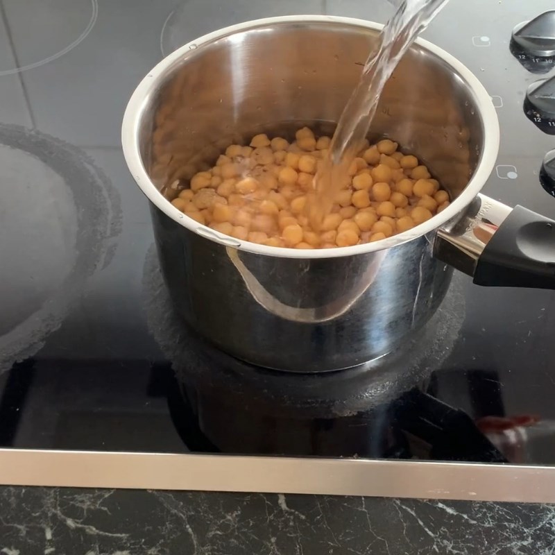 Bước 2 Luộc đậu gà Đậu gà luộc