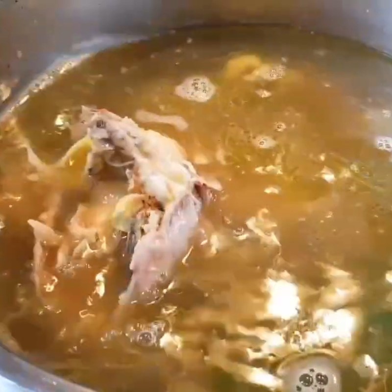Bước 3 Luộc gà và nấu nước dùng phở gà Hà Nội Phở gà Hà Nội