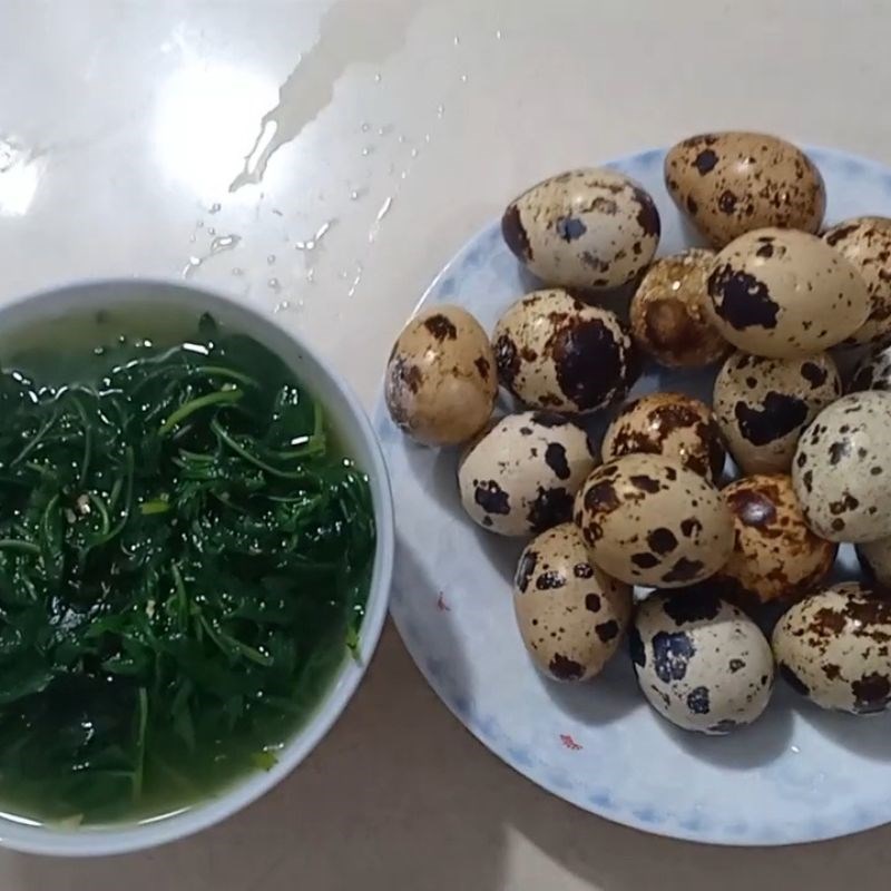 Bước 4 Luộc ngải cứu và chuẩn bị rau ăn kèm trứng cút lộn luộc