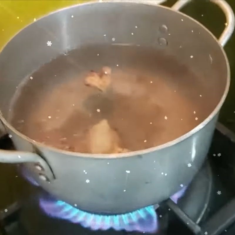 Bước 4 Luộc sơ cá chép giòn cá chép giòn om dưa