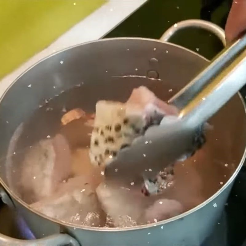 Bước 4 Luộc sơ cá chép giòn cá chép giòn om dưa