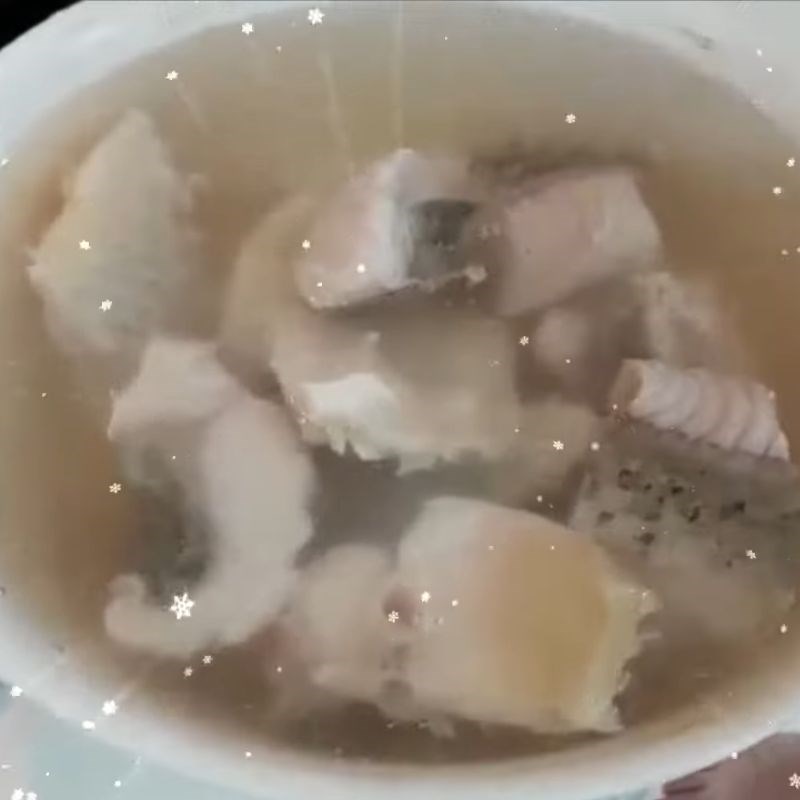 Bước 4 Luộc sơ cá chép giòn cá chép giòn om dưa