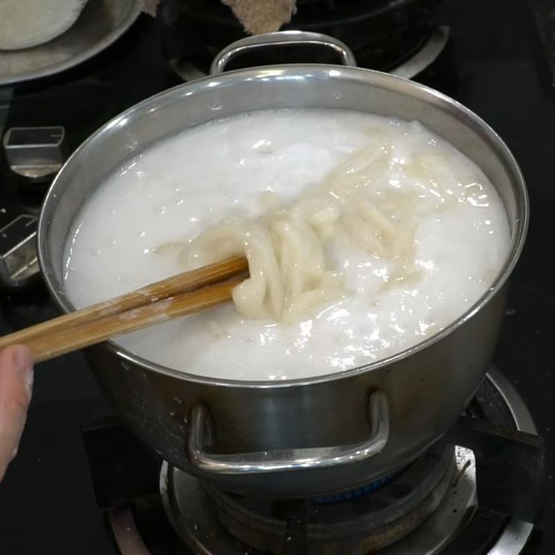 Bước 4 Luộc sơ sợi bánh canh bánh canh vịt miền tây