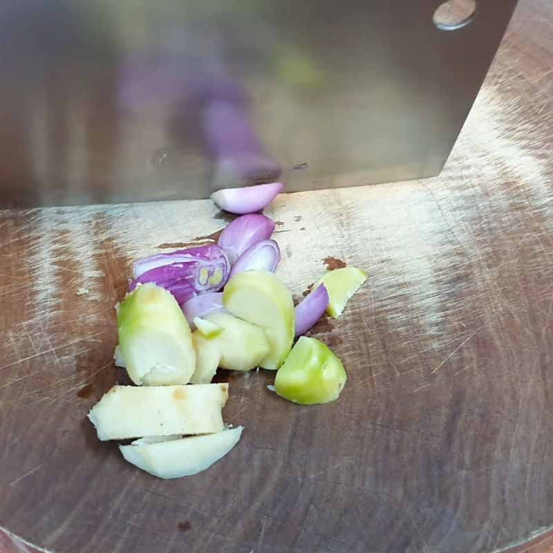 Bước 2 Luộc sơ thú linh và chuẩn bị nguyên liệu Thú linh khìa nước dừa