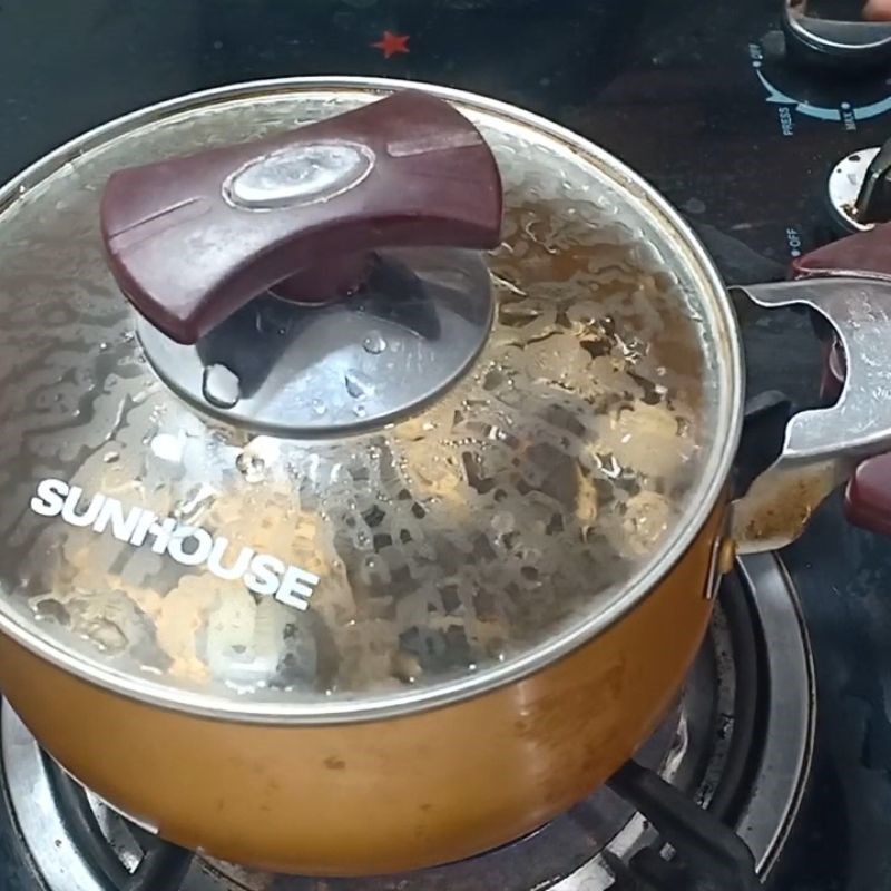 Bước 2 Luộc trứng cút lộn không bị bể và chín tới trứng cút lộn luộc