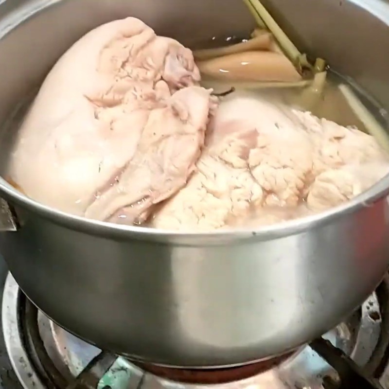 Bước 3 Luộc ức gà chuẩn thời gian Ức gà luộc giảm cân