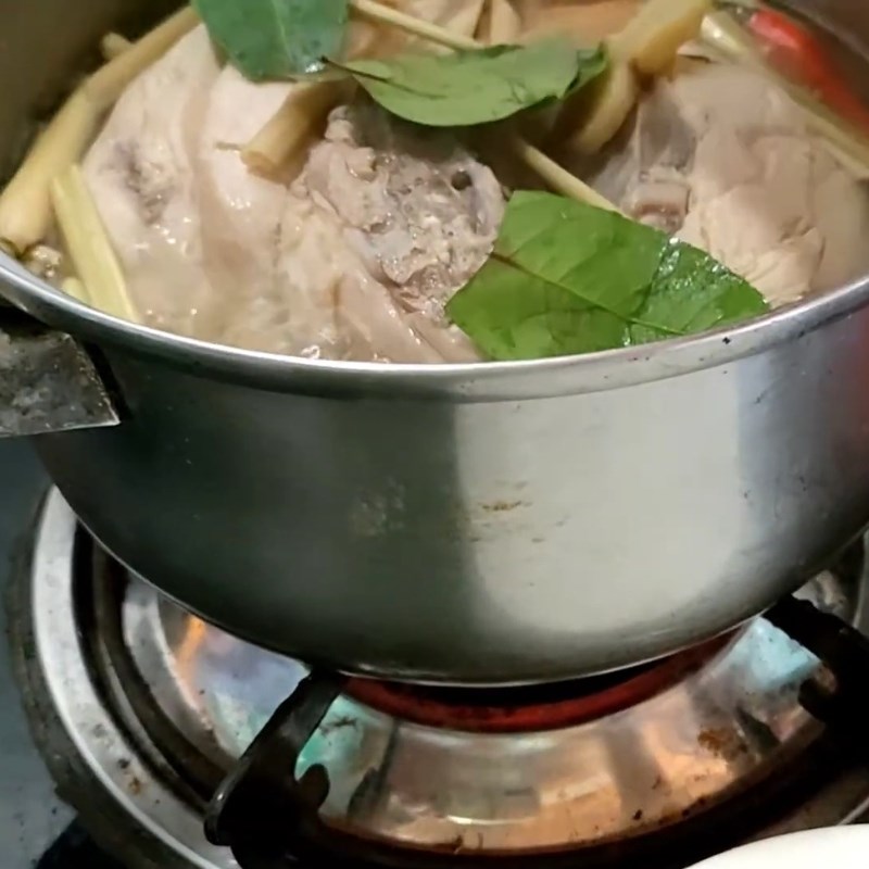 Bước 3 Luộc ức gà chuẩn thời gian Ức gà luộc giảm cân