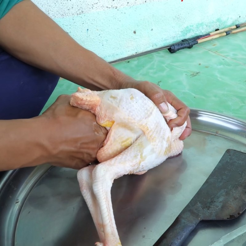 Bước 4 Móc phổi và làm sạch kỹ lưỡng Mổ gà cúng