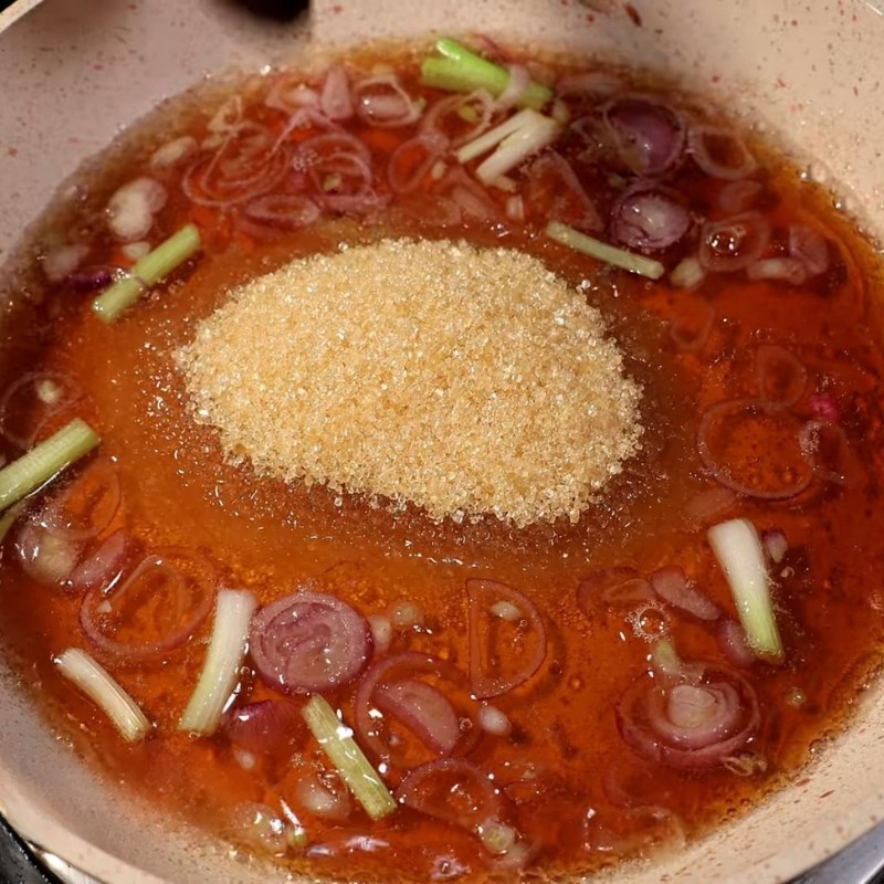 Bước 2 Nấu hỗn hợp sốt nước mắm đậm đà Trứng kho nước mắm