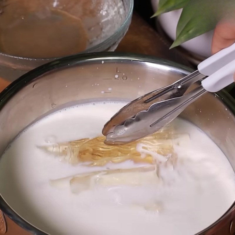 Bước 4 Nấu hỗn hợp whipping cream Chè khúc bạch bằng whipping cream