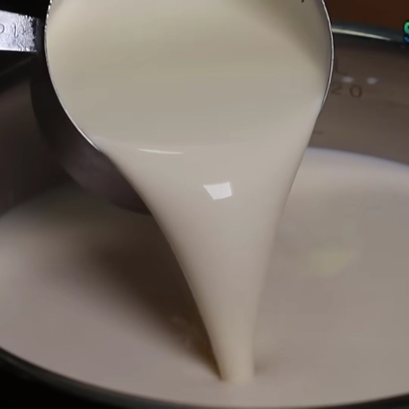 Bước 4 Nấu hỗn hợp whipping cream Chè khúc bạch bằng whipping cream