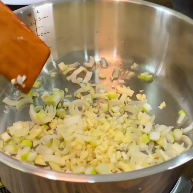 Bước 2 Nấu nước dùng sườn bò Lẩu sườn bò kim chi