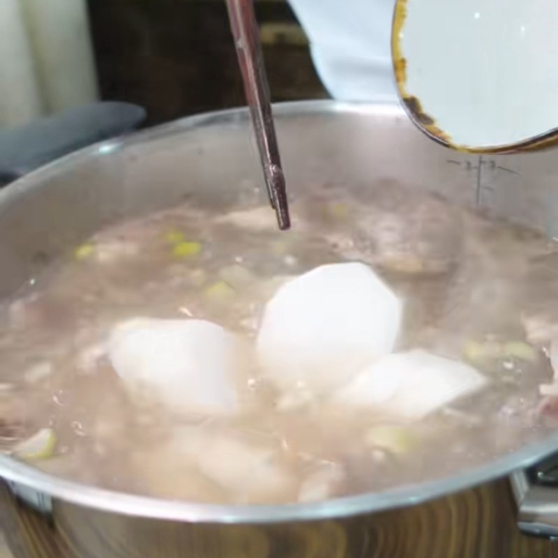 Bước 2 Nấu nước dùng sườn bò Lẩu sườn bò kim chi