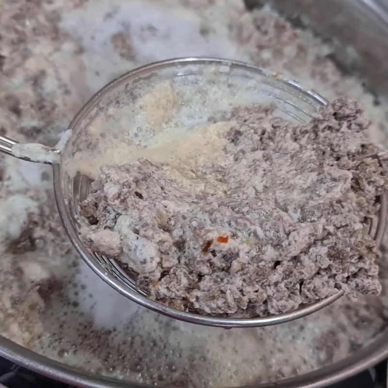 Bước 3 Nấu nước dùng và vớt riêu cua Chả cua bún riêu