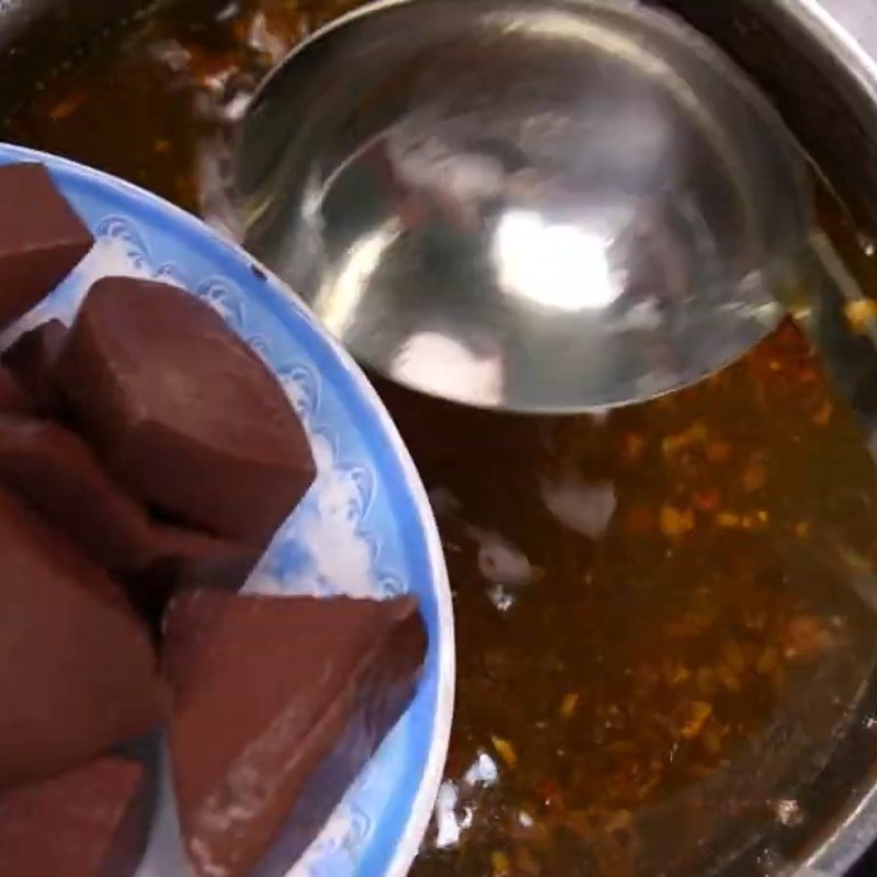 Bước 3 Nấu nước dùng Canh bún