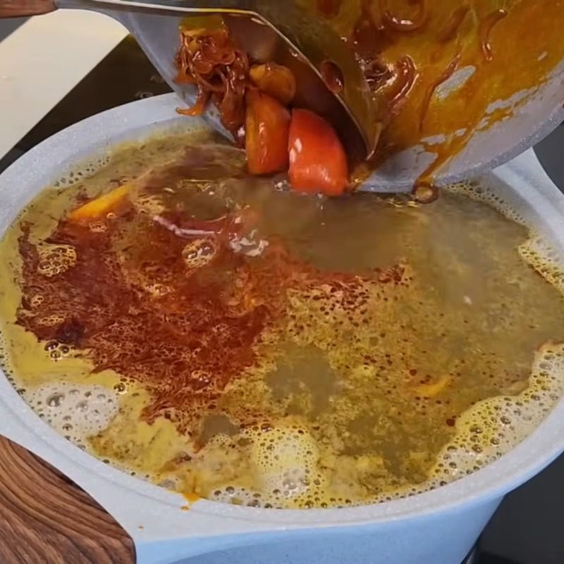 Bước 8 Nấu nước lẩu riêu cua chuẩn vị Lẩu riêu cua thập cẩm
