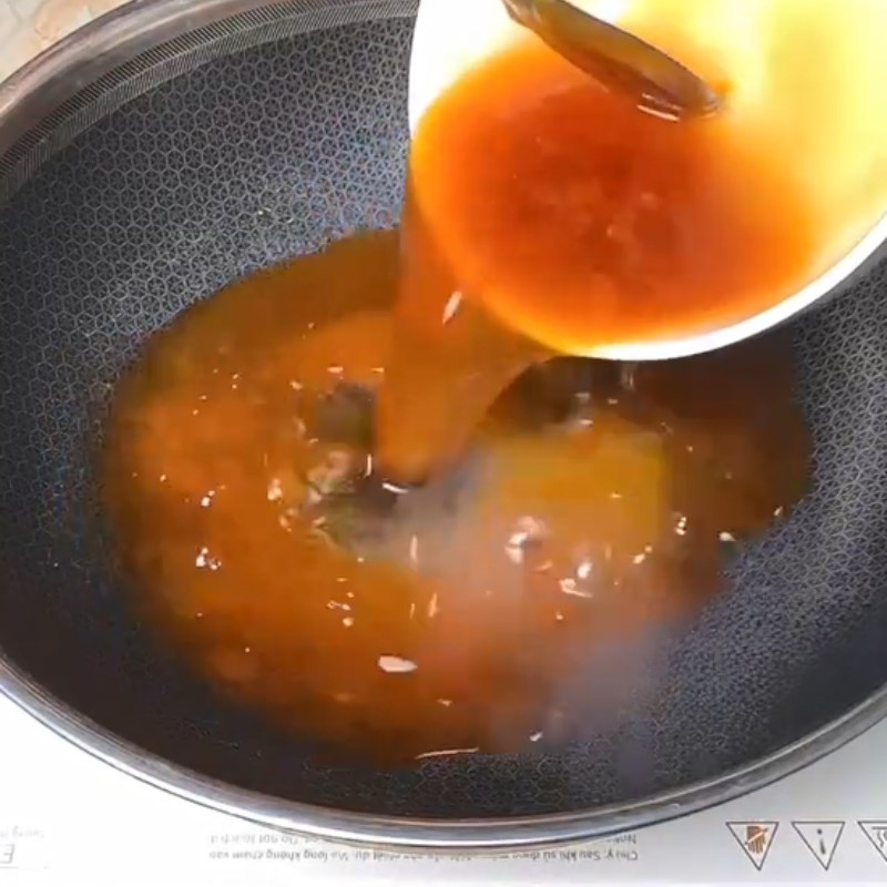 Bước 2 Nấu nước sốt Sốt mắm tỏi