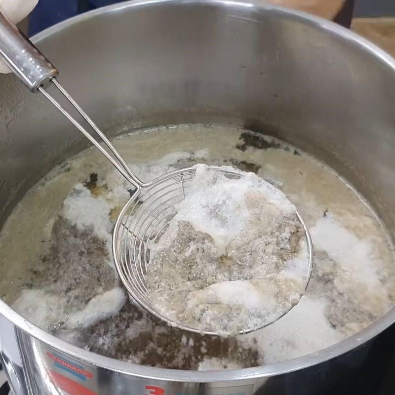 Bước 2 Nấu riêu cua Lẩu riêu cua thập cẩm