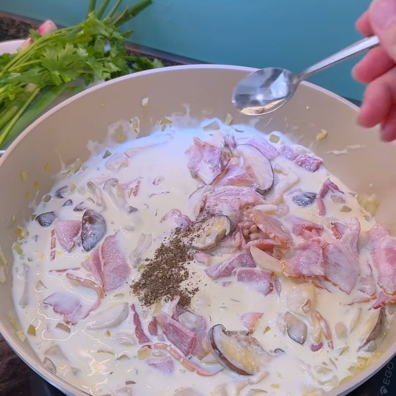 Bước 4 Nấu sốt kem nấm Nui sốt kem