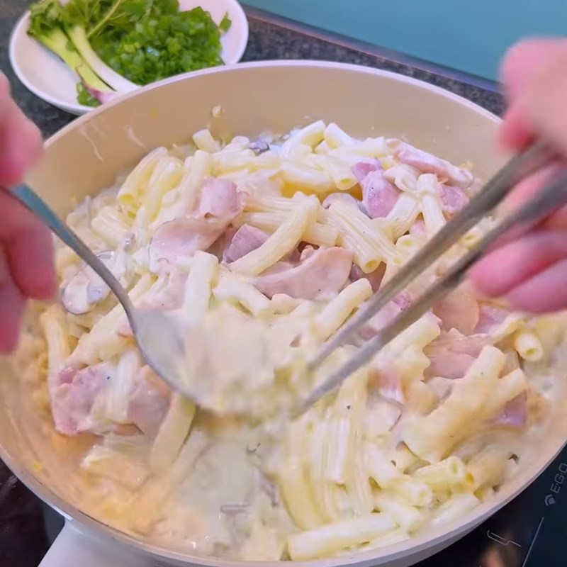 Bước 4 Nấu sốt kem nấm Nui sốt kem