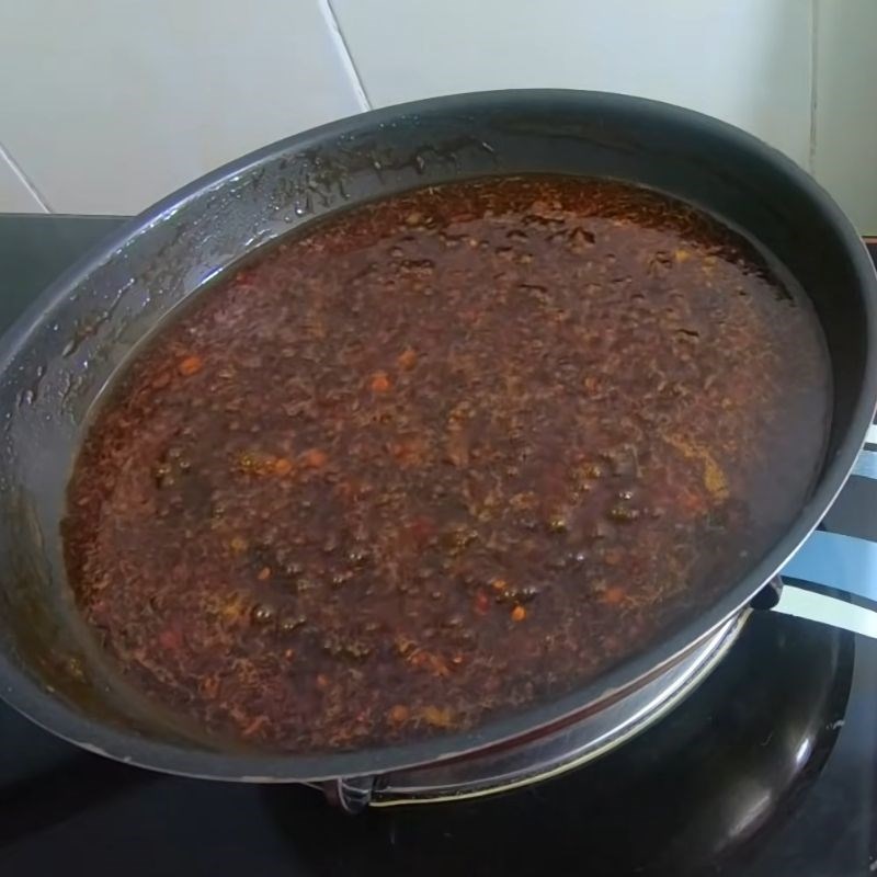 Bước 4 Nấu sốt kho cá đậm đà, sánh mịn nước sốt kho cá