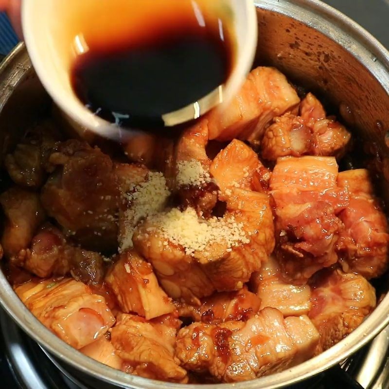 Bước 3 Nêm gia vị và kho thịt đậm đà thịt kho nước tương