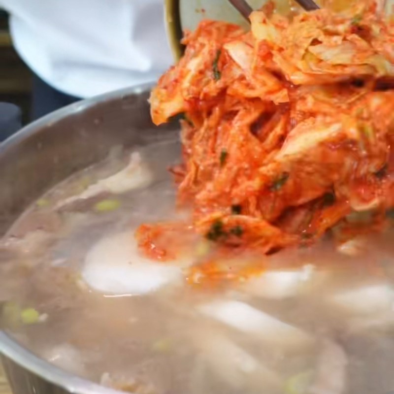 Bước 4 Nêm nếm nước lẩu kim chi Lẩu sườn bò kim chi