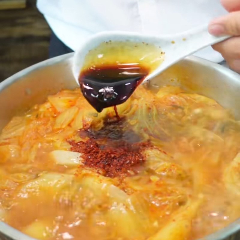 Bước 4 Nêm nếm nước lẩu kim chi Lẩu sườn bò kim chi