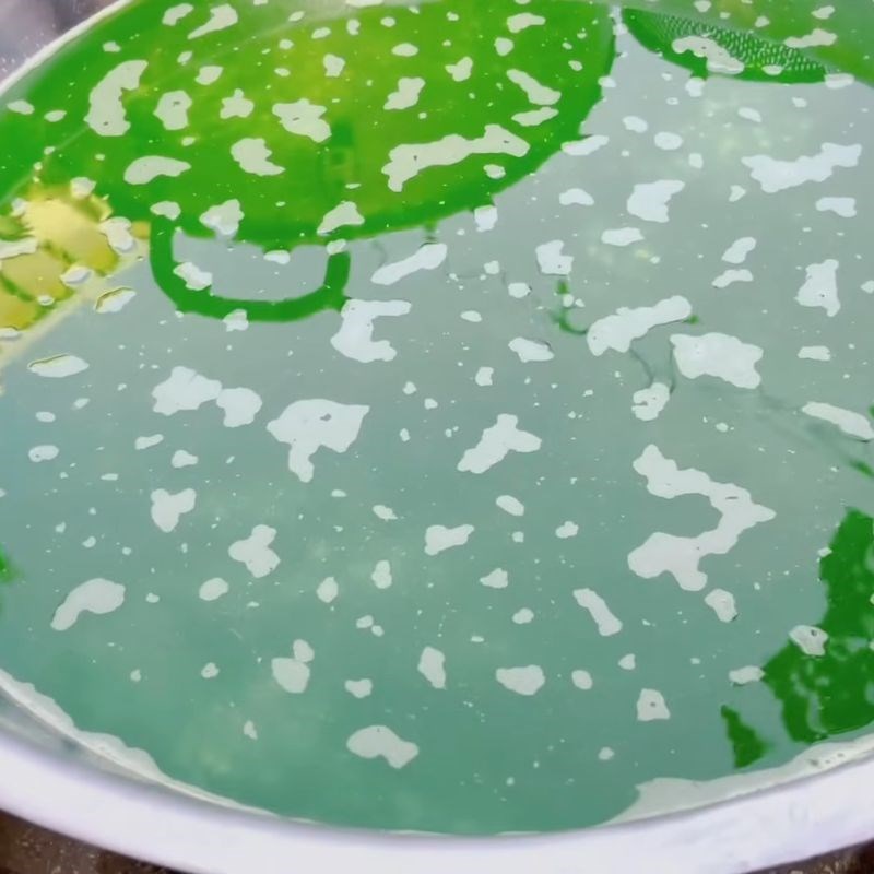 Bước 3 Ngâm gạo nếp tạo màu xanh cho bánh chưng bánh chưng xanh bằng lá riềng