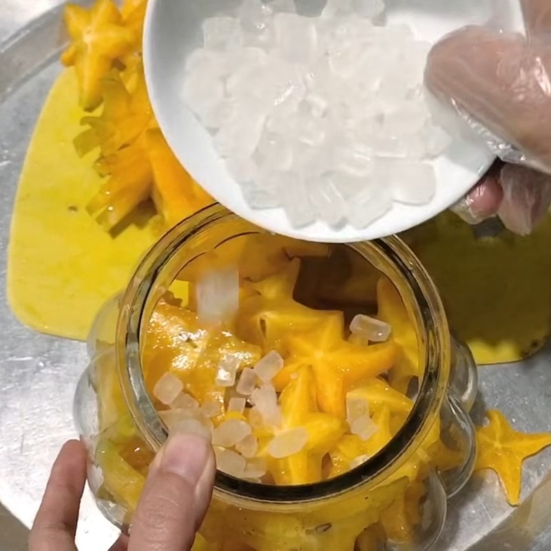 Bước 3 Ngâm khế chua với đường phèn Khế chua ngâm đường phèn