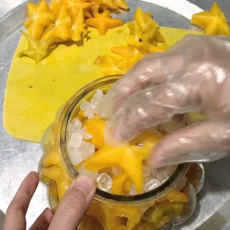 Bước 3 Ngâm khế chua với đường phèn Khế chua ngâm đường phèn